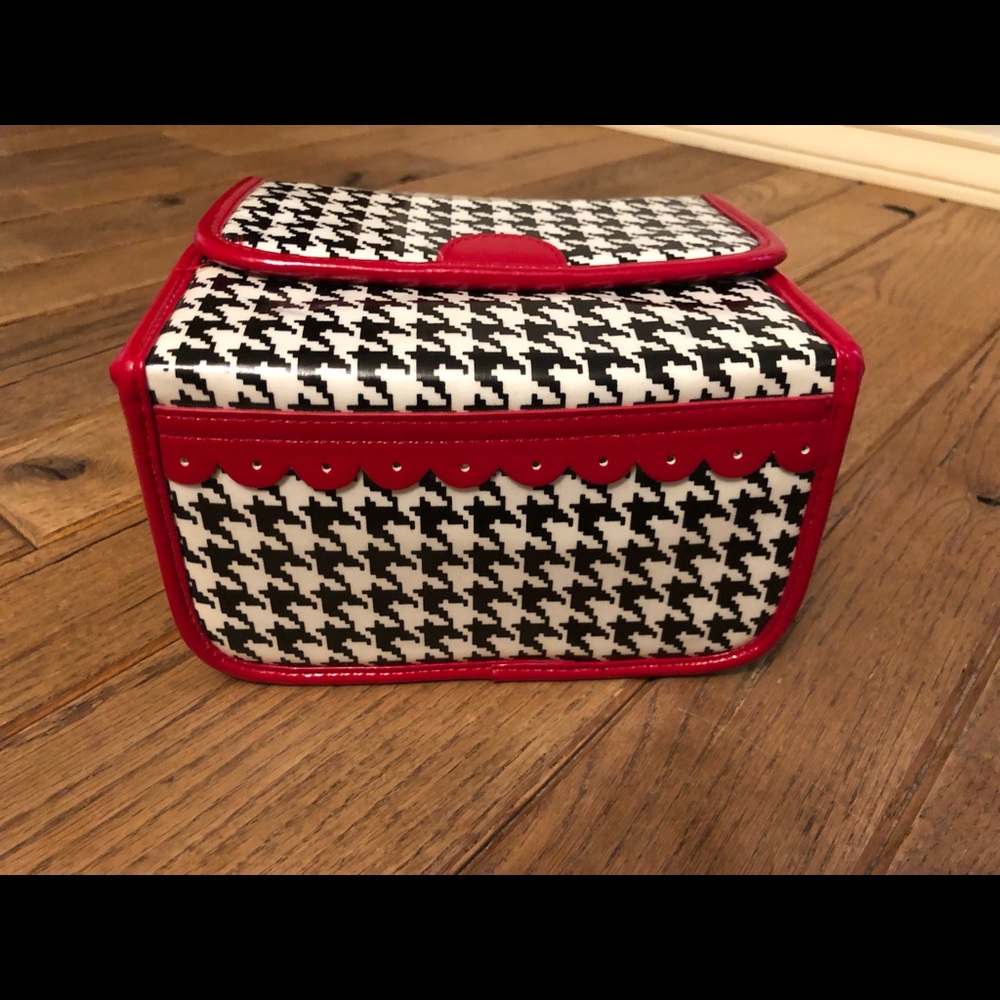 A cosmetic box